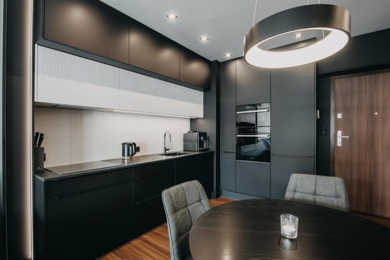 Black&white Bukowska18 B With Balcony And Garage Leilighet *